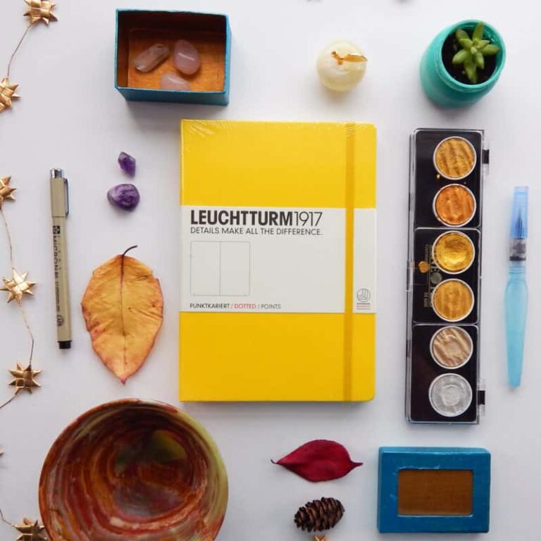 Good photography is key to upping your blogging or Instagram game. Try taking flatlay photos to amp up your style with these 9 tips (plus more bonus information)! With a few tweaks, you can start attracting huge amounts of Instagram followers in no time.